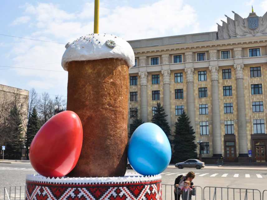 Красноярск: суд назначил компенсацию за «фаллический кулич»